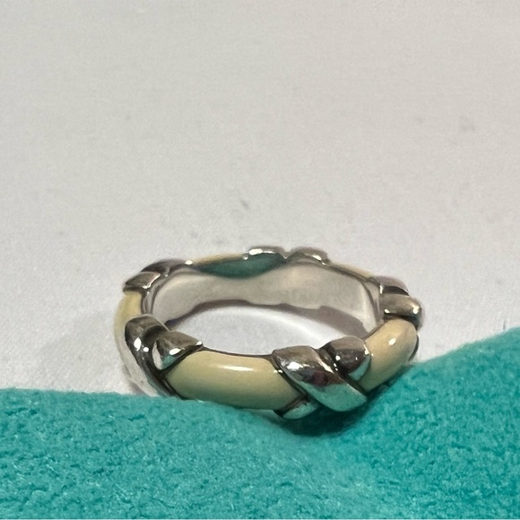 Tiffany & Co. White Enamel Signature X Stack Band Ring size 6 - Picture 14 of 15